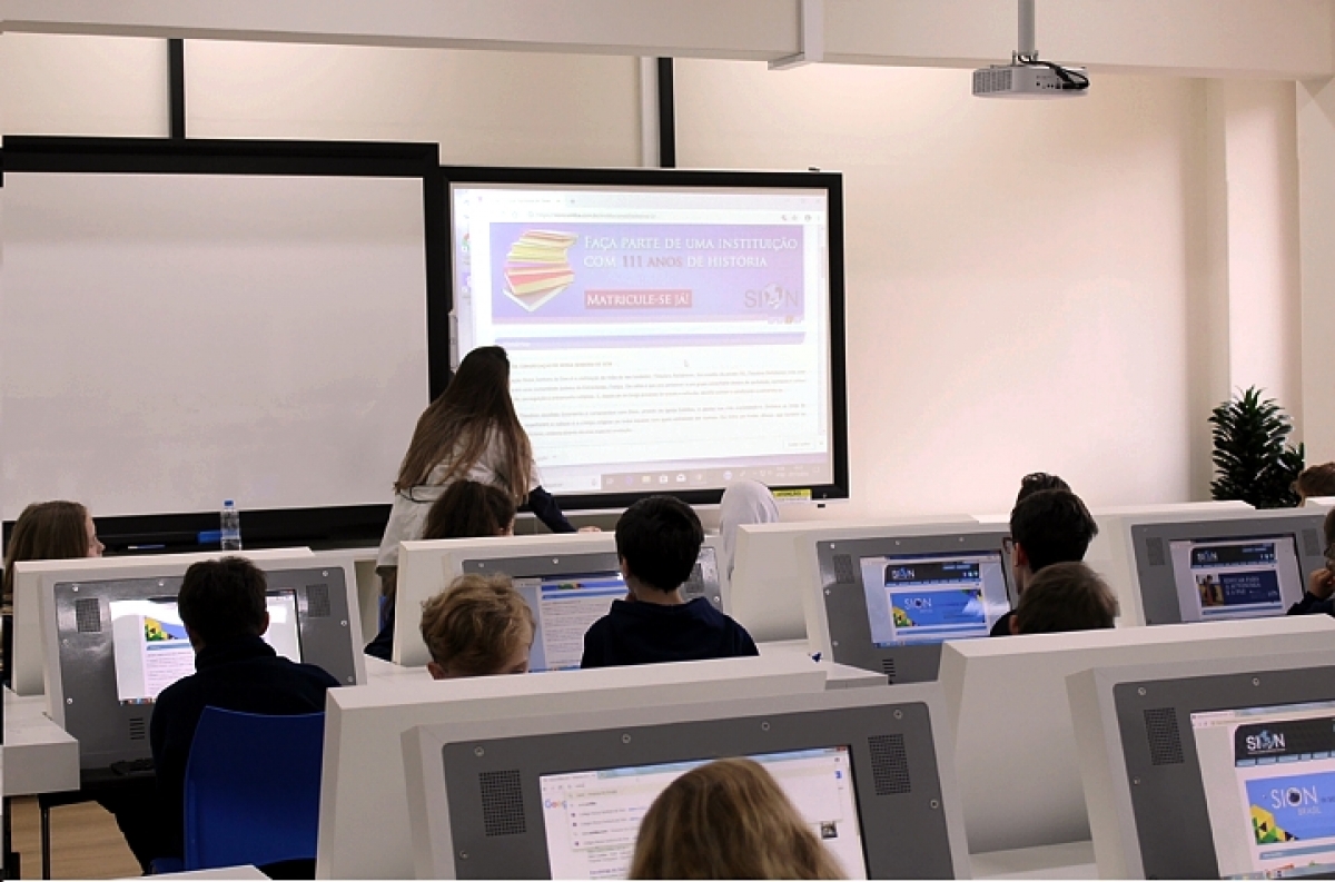 Sion, ex-colégio de elite, inova com sala tecnológica