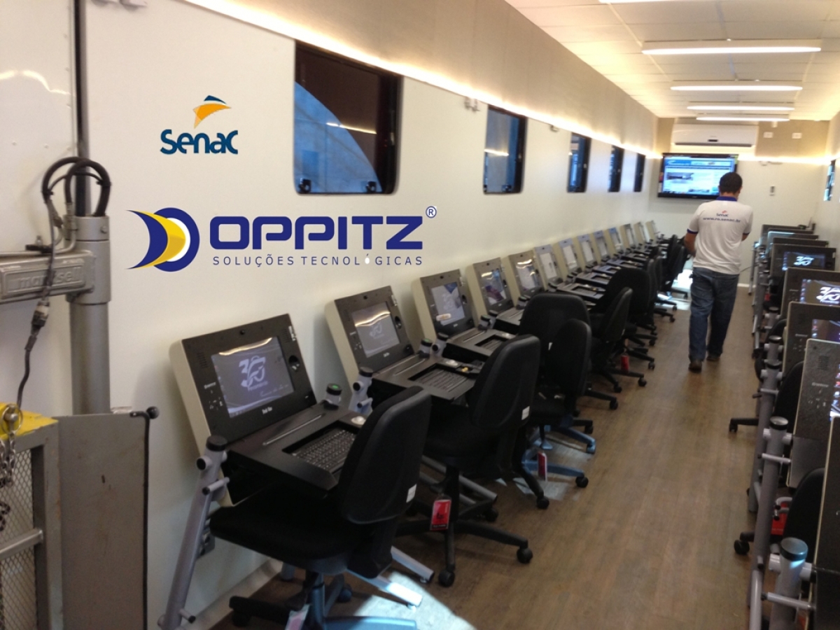 Carreta escola do Senac com Carteiras Informatizadas Desk One