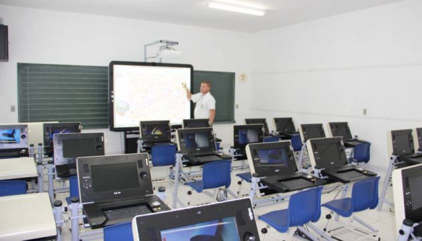 Sala informatizada Escola Professora Araci Duarte - Massaranduba -SC